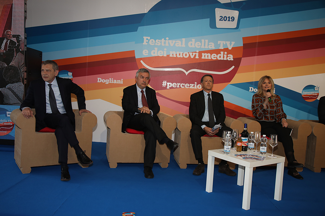 Festival della TV e dei Nuovi Media 2019_341.jpg - L'Europa è ancora nel nostro futuro? Il consueto incontro tra i direttori delle principali testate nazionali per discutere sull’Europa a tre settimane dal voto. Lucia Annunziata, Marco Damilano, Luciano Fontana, Maurizio Molinari, Fabio Tamburini, Mario Tarquinio, Carlo Verdelli  con Sarah Varetto